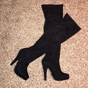 NWOT👏🏼Velvet Black Thigh High Heels👠